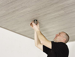 Pourquoi choisir les services d’installation de faux plafonds par Plafonds Maison à Ugnouas ?